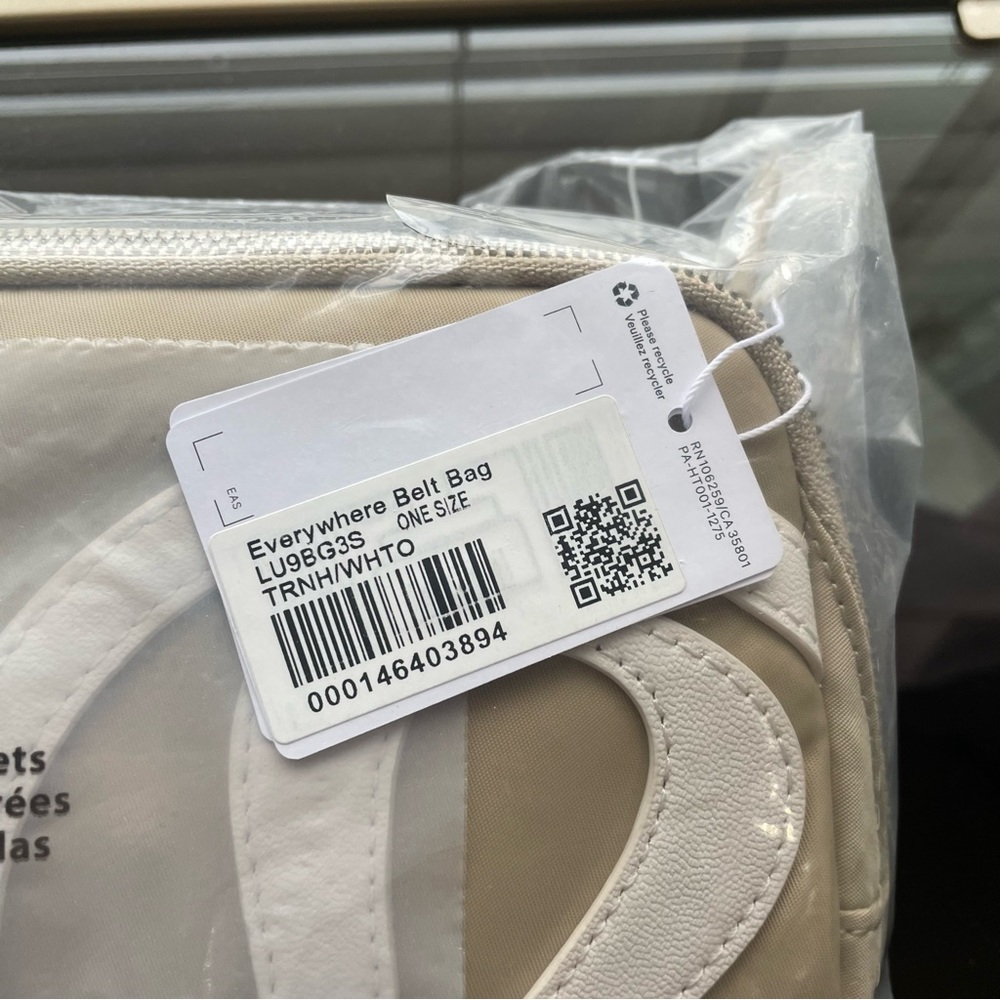 NWT Lululemon Everywhere Belt Bag - Picture 2 of 2